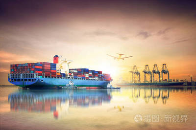 物流和国际集装箱船舶和货物货机在海洋运输